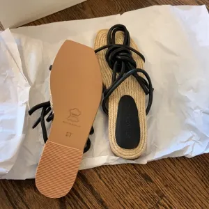 St. Agni tie-fastening sandals NWT