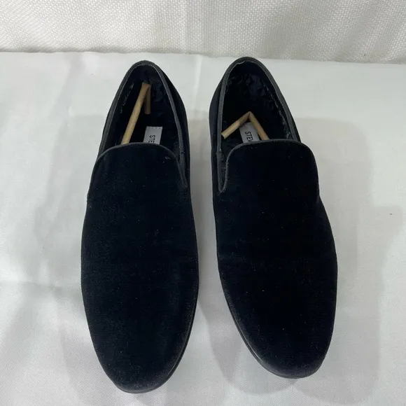 Steve Madden Men’s Laight Velvet Slip On Loafer Shoes. Color Black. Size…