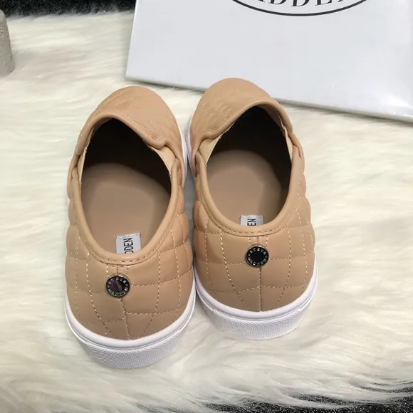 Steve Madden quilted slide ons