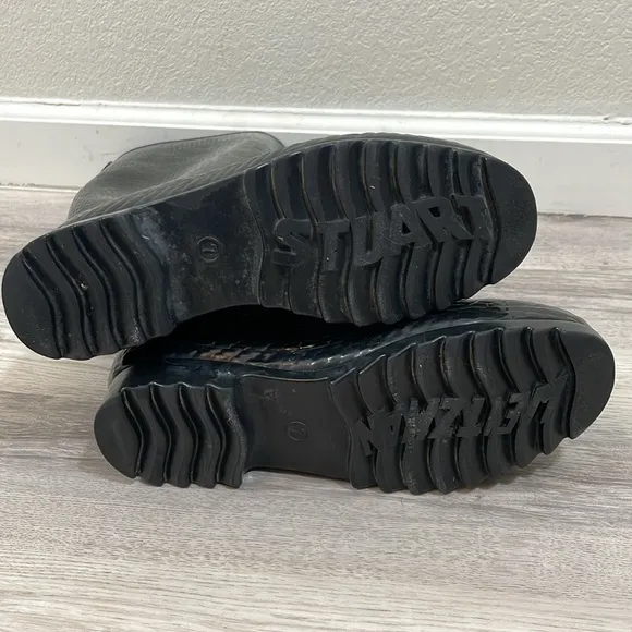 Stuart Weitzman black rubber snake embossed rain boots size 7