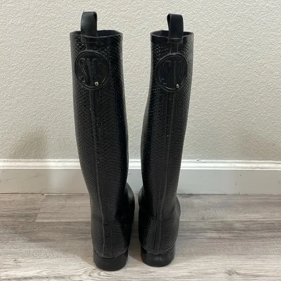 Stuart Weitzman black rubber snake embossed rain boots size 7