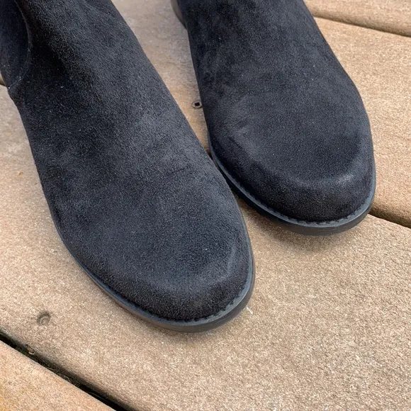 Stuart Weitzman midland black suede boots in size 8.5