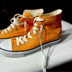 Teen’s Size 9 EU 40 Yellow Canvas Hi Sneakers