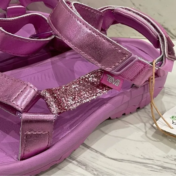 Teva x Christian Cowan Hurricane XLT 2 Pink Sandals Womens Size 7 NWT.