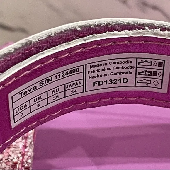 Teva x Christian Cowan Hurricane XLT 2 Pink Sandals Womens Size 7 NWT.