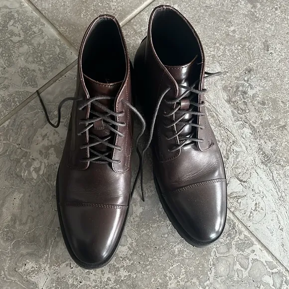 The Men's Store at Bloomingdale's Lace-Up Cap Toe Boots, Size 8.5 Retail $220