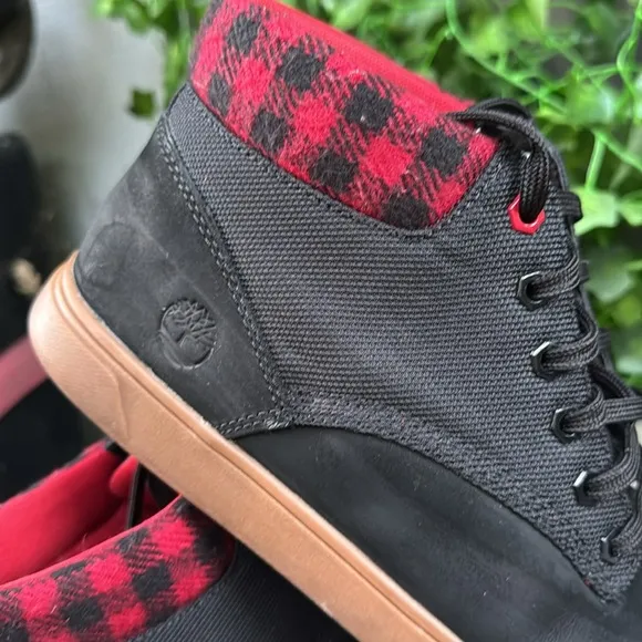 Timberland Brown Chukka Boots with Lace-Up Closure and Rubber Sole