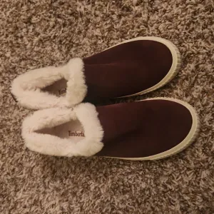 Timberland Skyla Bay Warm Lined Slip-on Shoes Womens 6.5 Burgundy Suede White