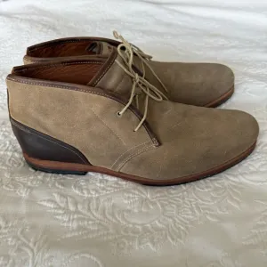 Timberland Tan and Brown Chukka Boots with Suede Finish size 9