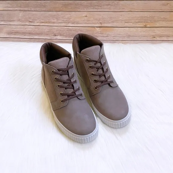 Timberland Women’s Skyla Bay Chukka Boots In Taupe