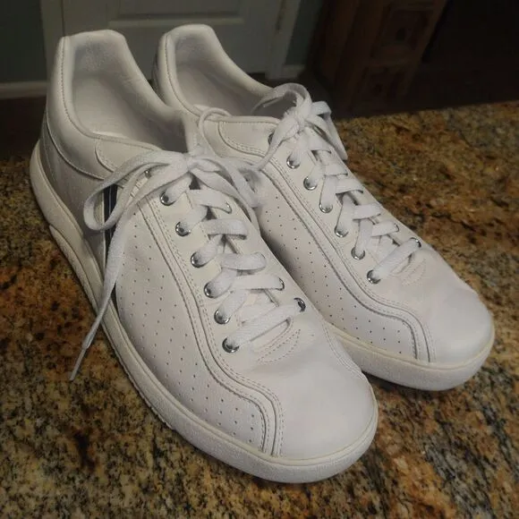 Tommy Hilfiger Women's White Leather Casual Sneaker Shoes Size 10.5M TM04599