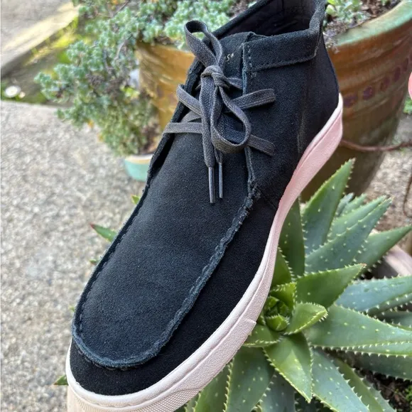 TOMS Black Suede Chukka Shoes