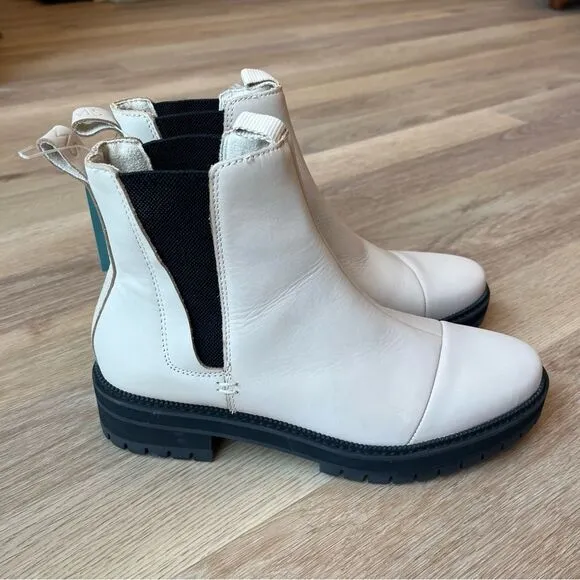Toms Dakota NWT! Leather Chelsea Boots in Beige size 9.5