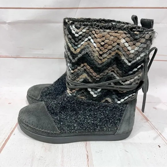 Tom’s Nepal Boho Suede Textile Yarn Chevron Zig Zag Faux Fur Lined Ankle Boots