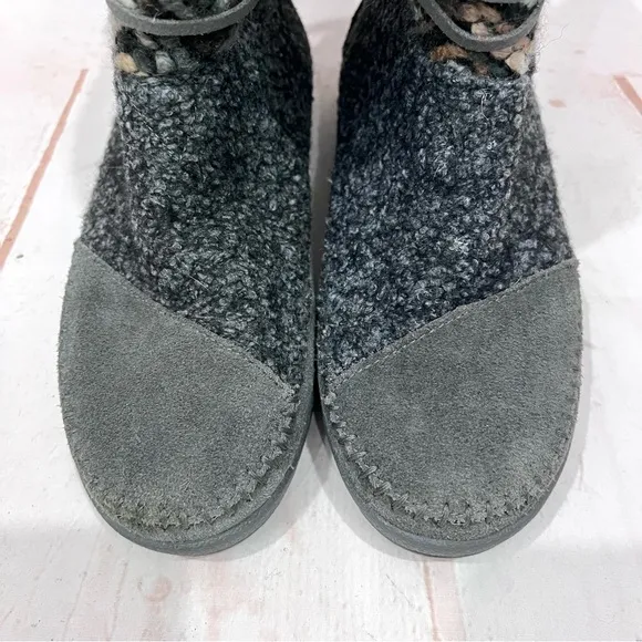Tom’s Nepal Boho Suede Textile Yarn Chevron Zig Zag Faux Fur Lined Ankle Boots