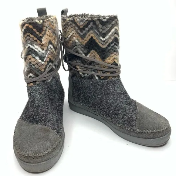 Tom’s Nepal Boho Suede Textile Yarn Chevron Zig Zag Faux Fur Lined Ankle Boots