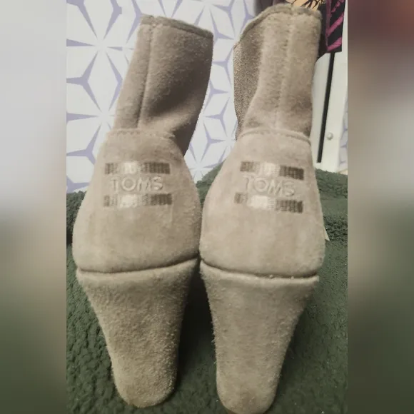 Toms Women's Tan Suede Wedge Ankle Boots