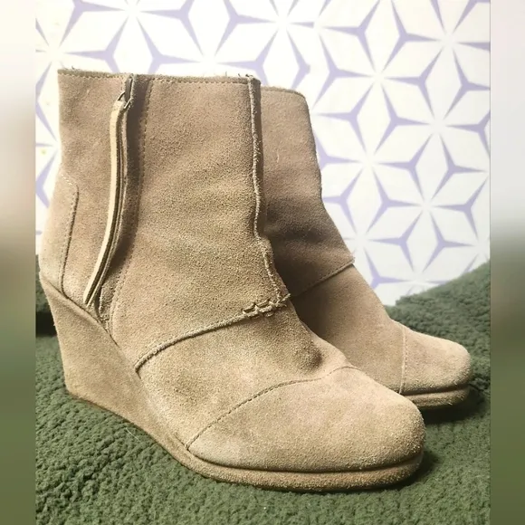 Toms Women's Tan Suede Wedge Ankle Boots