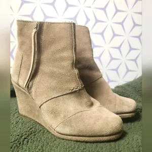 Toms Women's Tan Suede Wedge Ankle Boots