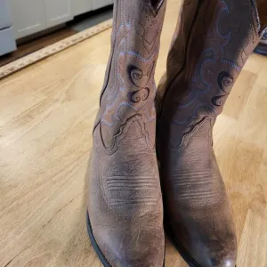 Tony Lama Rubber Sole Cowboy/cowgirl boots Western Brown Stitched leather size 8