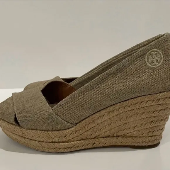 TORY BURCH Filipa Wedge Espadrille TanKhaki Gold ShimmerLinen Sandals Size 7.5