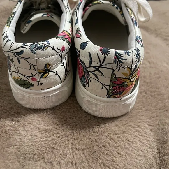 Tory Burch Leather Floral sneakers lace up shoes Size 5