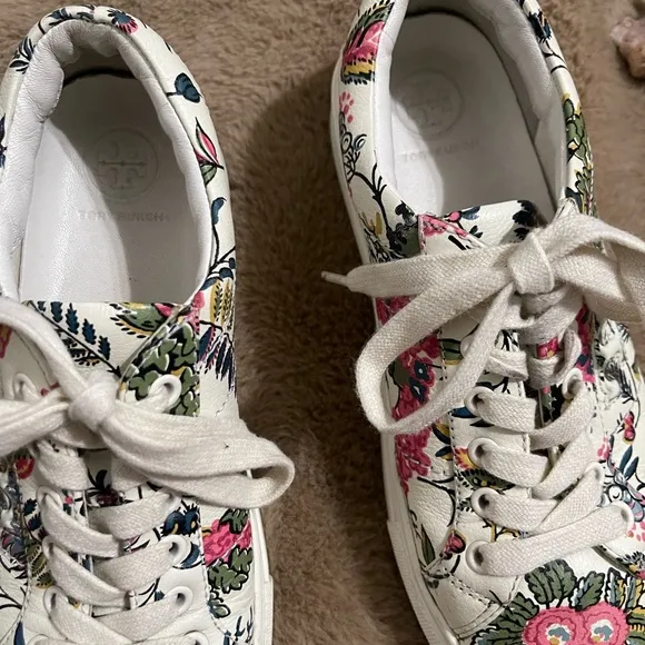 Tory Burch Leather Floral sneakers lace up shoes Size 5