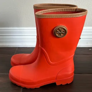 Tory Burch Maureen Logo Orange  Rubber Rain Boots with Logo size 8