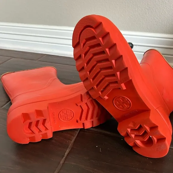 Tory Burch Maureen Logo Orange  Rubber Rain Boots with Logo size 8