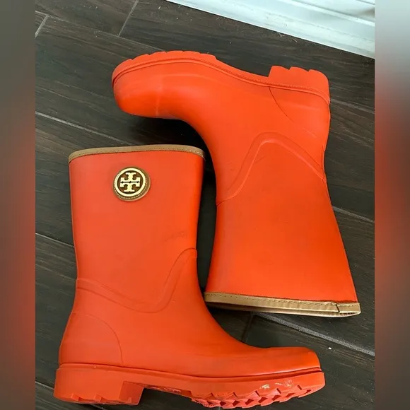 Tory Burch Maureen Logo Orange  Rubber Rain Boots with Logo size 8