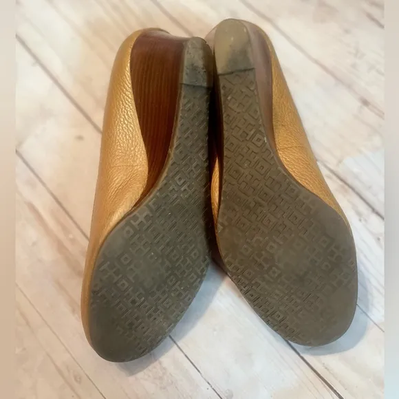 Tory Burch SALLY TUMBLED LEATHER wedge pump Sz 7.5 Women