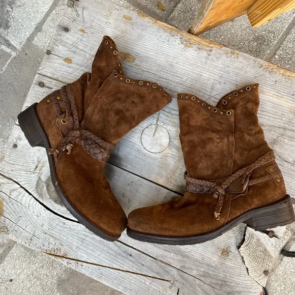 TRASK Naomi suede leather western  booties
