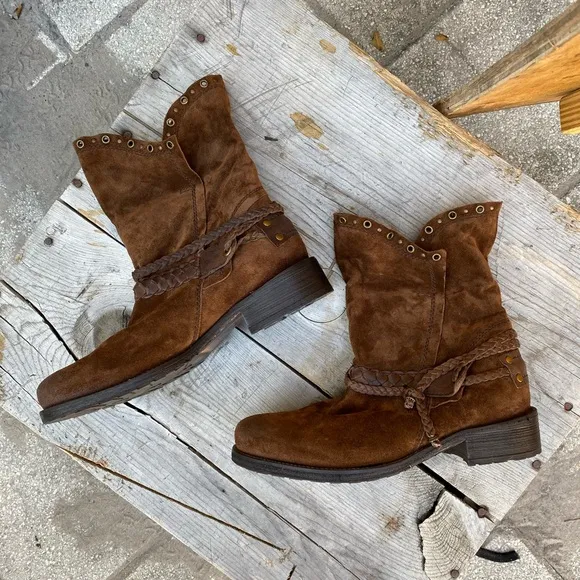 TRASK Naomi suede leather western  booties