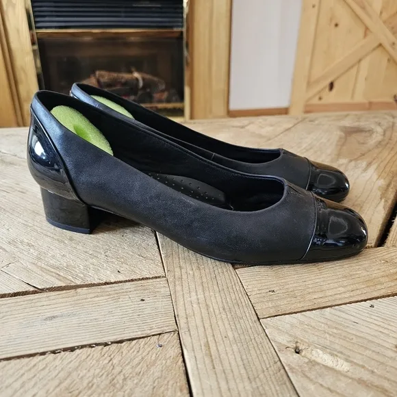 Trotters Daisy Womens Black Patent Leather Slip-Ons, women's size 9.5