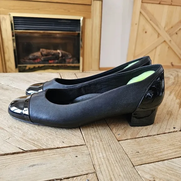 Trotters Daisy Womens Black Patent Leather Slip-Ons, women's size 9.5