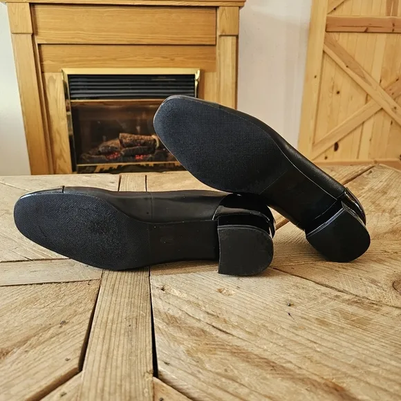 Trotters Daisy Womens Black Patent Leather Slip-Ons, women's size 9.5