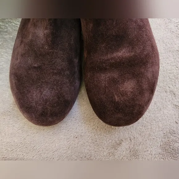 UGG Abilene Chestnut Suede Boots Size US 5 EU 37 #1947.No sign of use.
