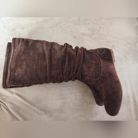 UGG Abilene Chestnut Suede Boots Size US 5 EU 37 #1947.No sign of use.