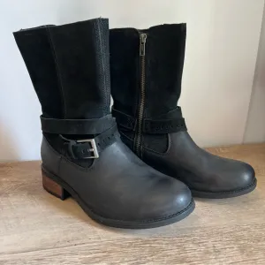 UGG Australia Kiings Buckle UGGpure Lined Leather &amp; Suede Boots Size 7 NEW