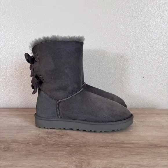 Ugg Bailey Bow Corduroy Gray Suede Sheepskin Boots Size 8