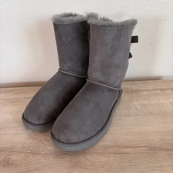 Ugg Bailey Bow Corduroy Gray Suede Sheepskin Boots Size 8