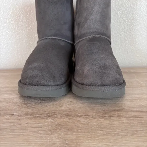 Ugg Bailey Bow Corduroy Gray Suede Sheepskin Boots Size 8