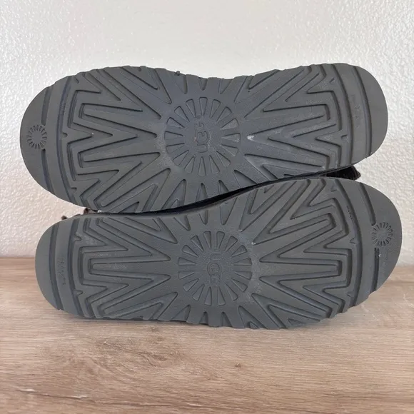 Ugg Bailey Bow Corduroy Gray Suede Sheepskin Boots Size 8