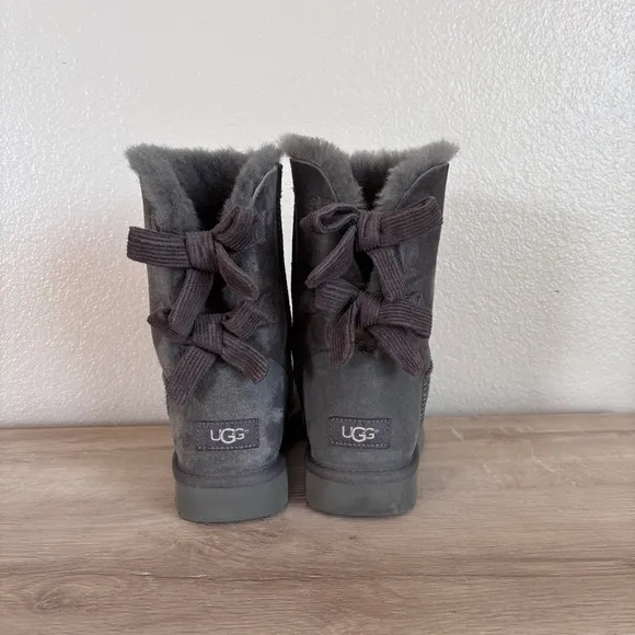 Ugg Bailey Bow Corduroy Gray Suede Sheepskin Boots Size 8