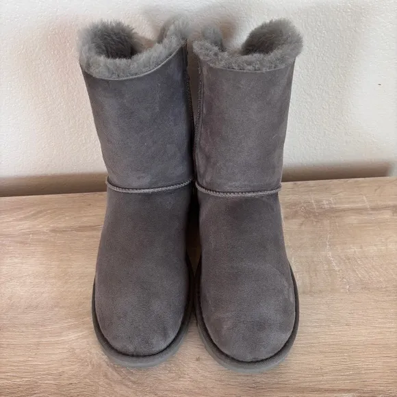 Ugg Bailey Bow Corduroy Gray Suede Sheepskin Boots Size 8
