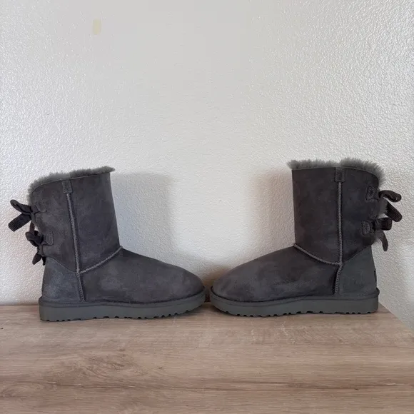 Ugg Bailey Bow Corduroy Gray Suede Sheepskin Boots Size 8