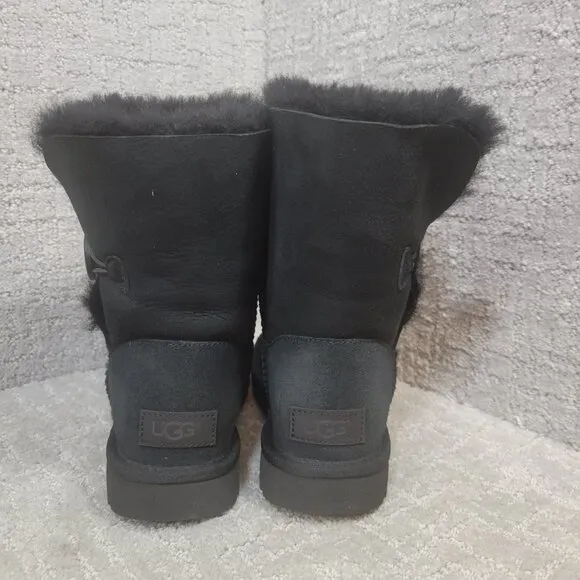 Ugg Bailey Button II Women's Size 6 US Black Suede Sheepskin Boots 1016226