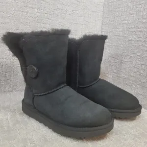 Ugg Bailey Button II Women's Size 6 US Black Suede Sheepskin Boots 1016226