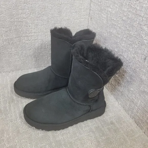 Ugg Bailey Button II Women's Size 6 US Black Suede Sheepskin Boots 1016226