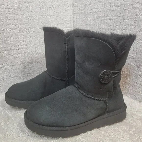 Ugg Bailey Button II Women's Size 6 US Black Suede Sheepskin Boots 1016226